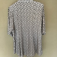 小花柄の半袖カットソーの画像