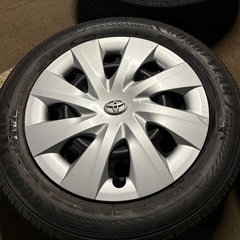 【トヨタ純正】15インチ鉄ホイール＆キャップ付タイヤ4本セット（175/65R15）の画像