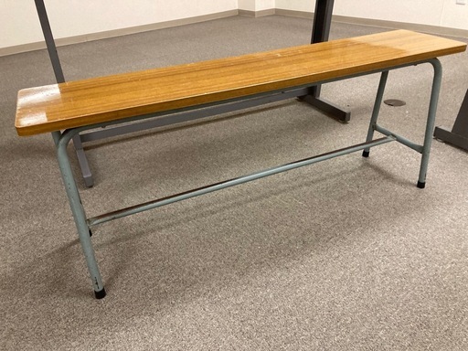 昭和レトロ　学校の机と椅子　2セット 1/12 昭和の学校 木の机と椅子 (2組入) ドール｜ホビーサーチ