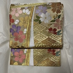 袋帯　梅と桜の刺繍の画像