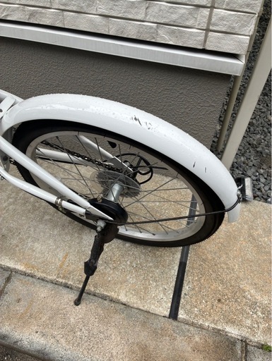 パンクなし・すぐ乗れる！折りたたみ自転車 20インチ 6段変速 カゴ・泥除け付