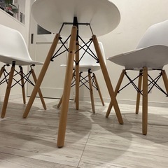 美品！　イームズチェア&テーブル 4点セットの画像