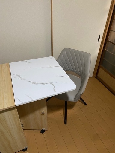 折りたたみダイニングテーブルとチェアセット 木製折りたたみダイニング 肘付き 5点セット W135×D80×H65を激安で販売 