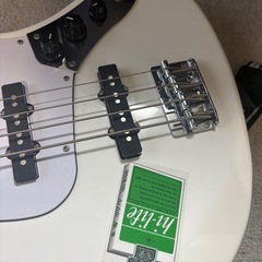 BUSKER'S エレキベース ホワイト 未使用の画像