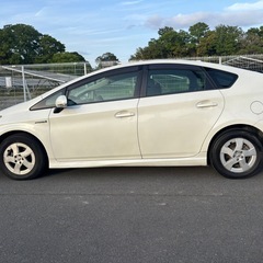     Toyota Prius Sツーリング 車検長め！36万円・低燃費ハイブリッドの画像