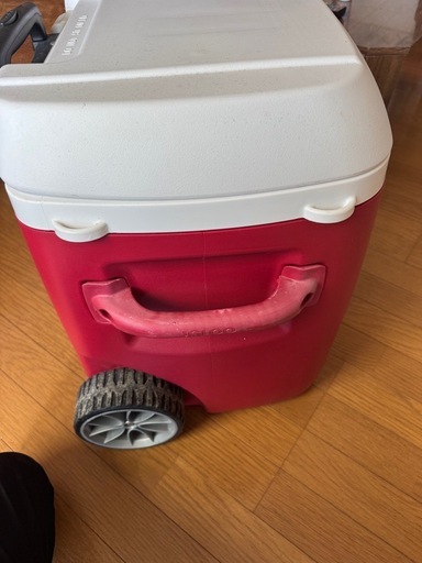 igloo イグルー　クーラーボックス　コロ付き　BBQやキャンプに　キャリータイプ　