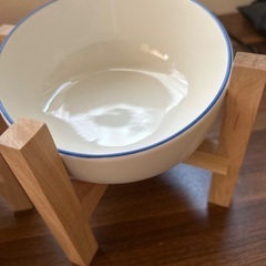 ペットフェンスとフードボウルの画像