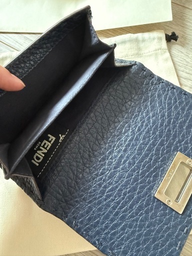 【決まりました】FENDI フェンディ セレリア 財布　ピーカブー 二つ折り ネイビー