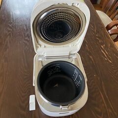 Panasonic製　5.5合炊飯器の画像