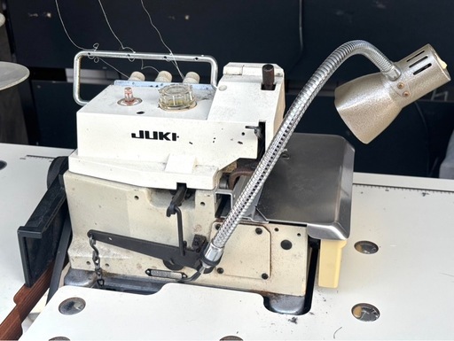 JUKI MO-2504 工業用 ロックミシン ジューキ 業務用 100V ミシン 台付