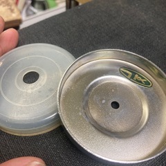 東京のロゴが入った直径7cm厚さ1㎝の蓋の画像
