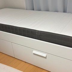 IKEA ブリムネス ベッドフレーム 収納付きの画像