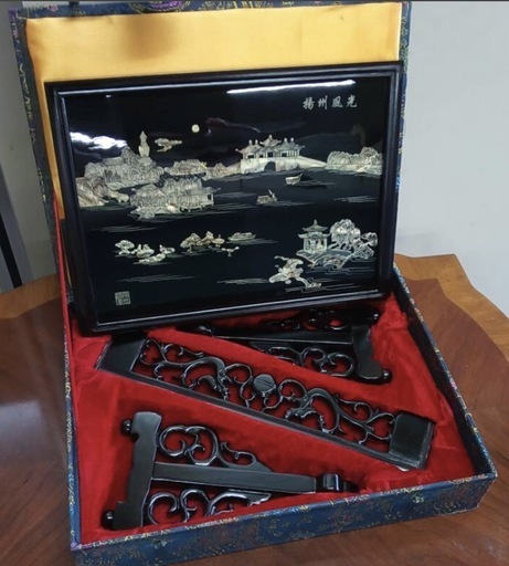 飾り額　揚州風光　漆器　黒　飾り台付き