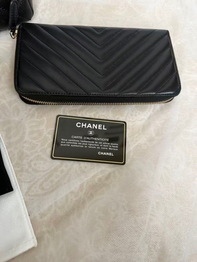 CHANELのキルティングトートバッグ、財布、名刺入れ