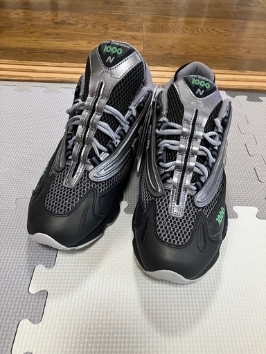 【新品未使用】ニューバランス　27.5cm

