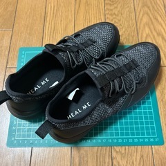 HEAL ME  ウォーキングシューズ24cmの画像
