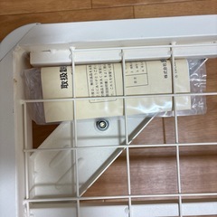 関西引き取り限定　ホワイト スチール製 木製足付きシングルベッドフレームの画像