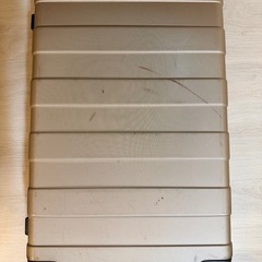 無印良品_バーを自由に調節できる　ハードキャリーケース（７５Ｌ）   持ち手ちぎれありの画像