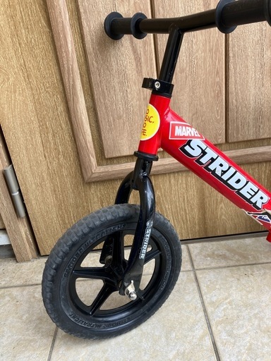 ストライダー　子供　キッズ　12インチ　キッズバイク　クラシック　レッド　室内保管