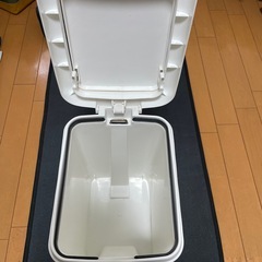ゴミ箱の画像