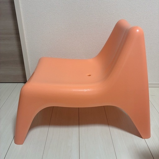 IKEA BUNSÖ 屋内外用チェアプラスチックチェアオレンジ (けんけん