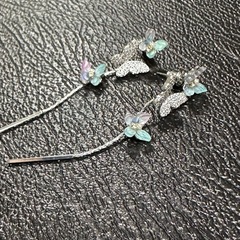 【バタフライ＆フラワー風ピアス】装飾品✨の画像
