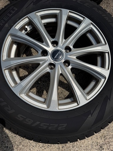 スタッドレスタイヤ　4本セット　タイヤサイズ225/65R17 102Q 