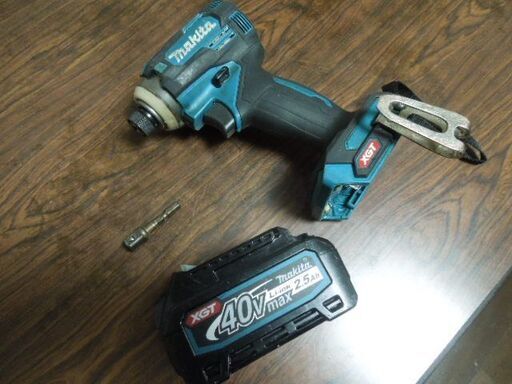 マキタ　40V　インパクトドライバー　純正バッテリー付　中古