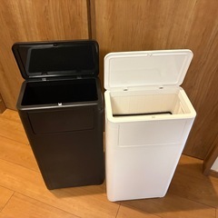 2WAY 壁にぴったりつけられるプッシュ式ペール 25L (ホワイト)の画像