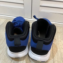 バスケットシューズ　23cmの画像