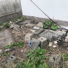 1コ100円からコンクリブロック、重石の画像