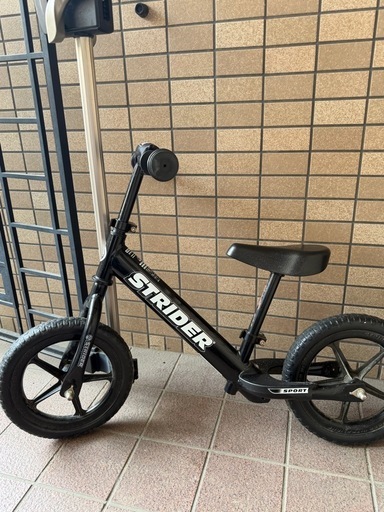 ストライダー黒　