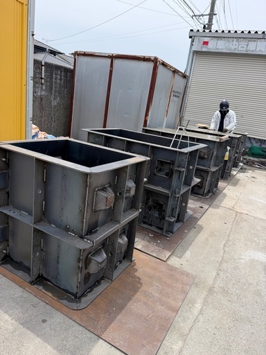 大型コンクリートブロック枠　建築資材 4個+1個　釣り金具