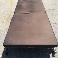 JM21078S)シングルベッド 折りたたみ式 幅：約82cm 高さ：約30cm 奥行：約190cm 中古品【取りに来られる方限定】の画像