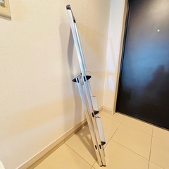 脚立　3段　アルミ　折りたたみ式　折り畳み式　手すり付き　上わく付き踏台 　梯　ハシゴ　ステップ台　踏み台　持ち手付き　はしご　安心　安全　足場の画像