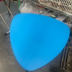 【中古】三つ足テーブル　ちょっとしたスペースに【I0507IE】の画像