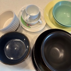 食器15点　　無料の画像