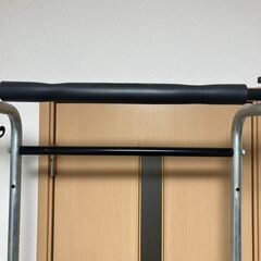 ぶら下がり健康器 懸垂マシン チンニングスタンド 筋トレ 器具 懸垂バー 自宅 ダイエット ストレッチ 腹筋 腕立て 背筋 多機能 ぶらさがり 健康機 室内 トレーニングマシン エクササイズ フィットネス 高さ調節可 姿勢矯正 肩こり 腰痛 予防の画像