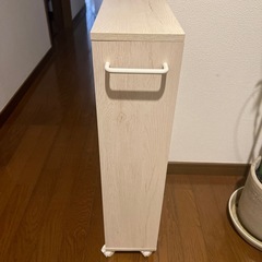 ニトリの隙間収納キャスター付きケースの画像