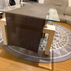 【無料】ガラステーブル   (テーブルクロス付き)の画像