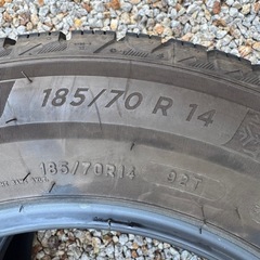 スタッドレスタイヤ185/70R14の画像