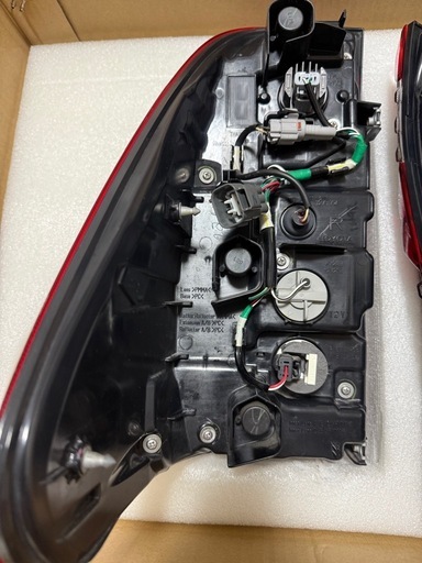 TOYOTA ハイラックス　純正テールランプ