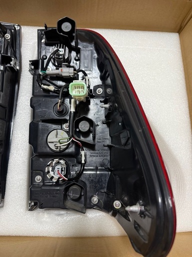 TOYOTA ハイラックス　純正テールランプ