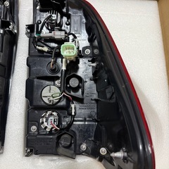 TOYOTA ハイラックス　純正テールランプの画像