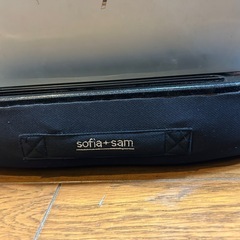 Sofia + Sam 膝上デスク タブレットスロット USBボート付きブラックの画像