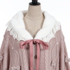 axes femme POETIQUE ファーティペ付ニットポンチョ の画像