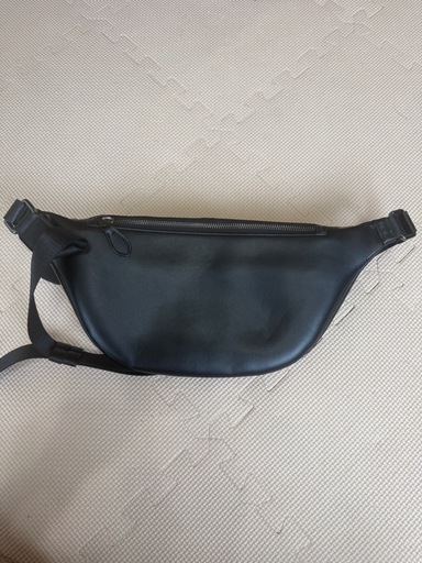 coachボディバッグ