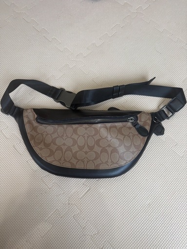 coachボディバッグ