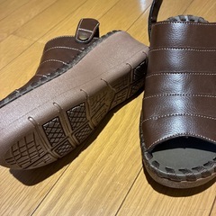 新品 フィオリ 厚底サンダル Sサイズ 幅広 4Eの画像