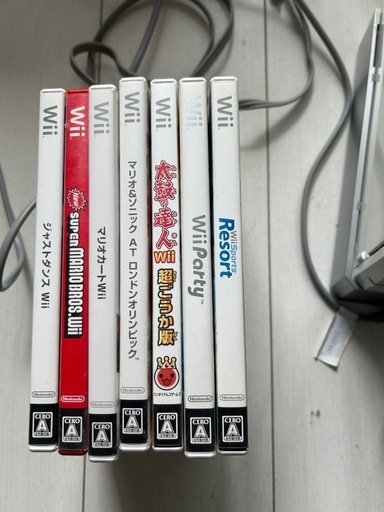 Wii本体と多彩なゲームソフトが揃ったセット。